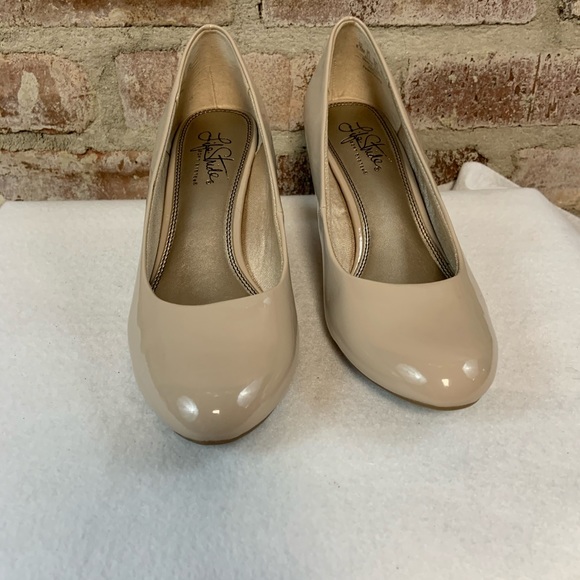 Life Stride Shoes | Life Stride Soft System Beige Patent Heels | Poshmark